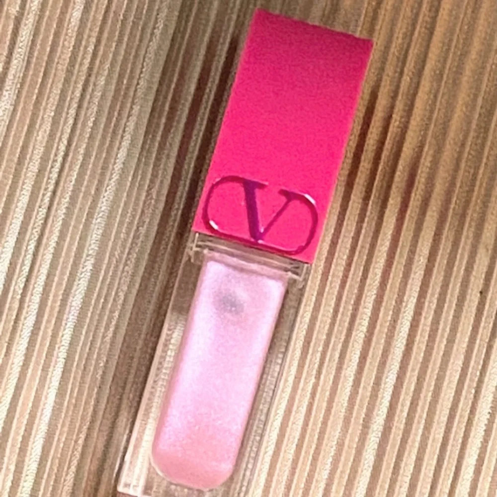 Valentino Puffer Lip Plumper Gloss 300R In my glowing Era full size 6.5ml